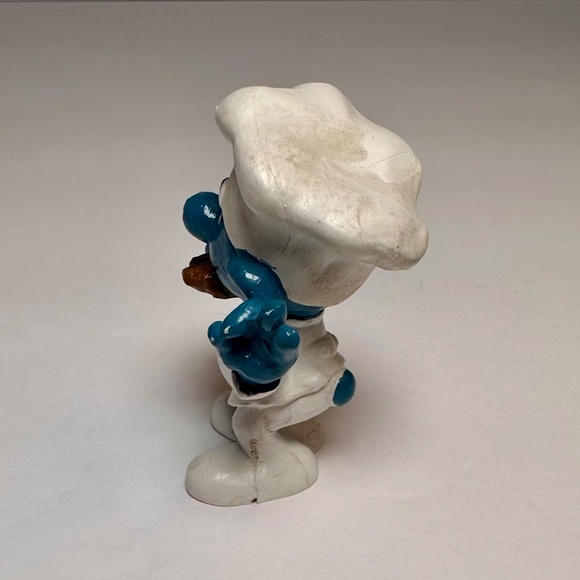Vintage Baking Smurf Figurine Licking Spoon 1981 Schleich Peyo Portugal - Picture 7 of 9